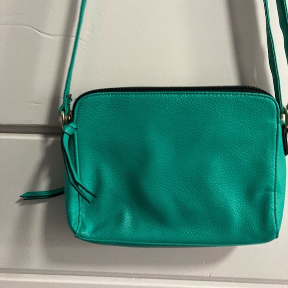 Apt 9 Green Cross Body Zippered Small Purse Bag. - Picture 2 of 12